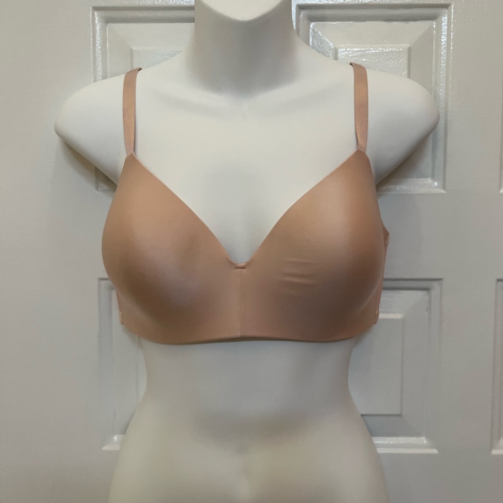 Vanity Fair 36C Wireless Bra Cream Nude Beige 72200
In excellent condition